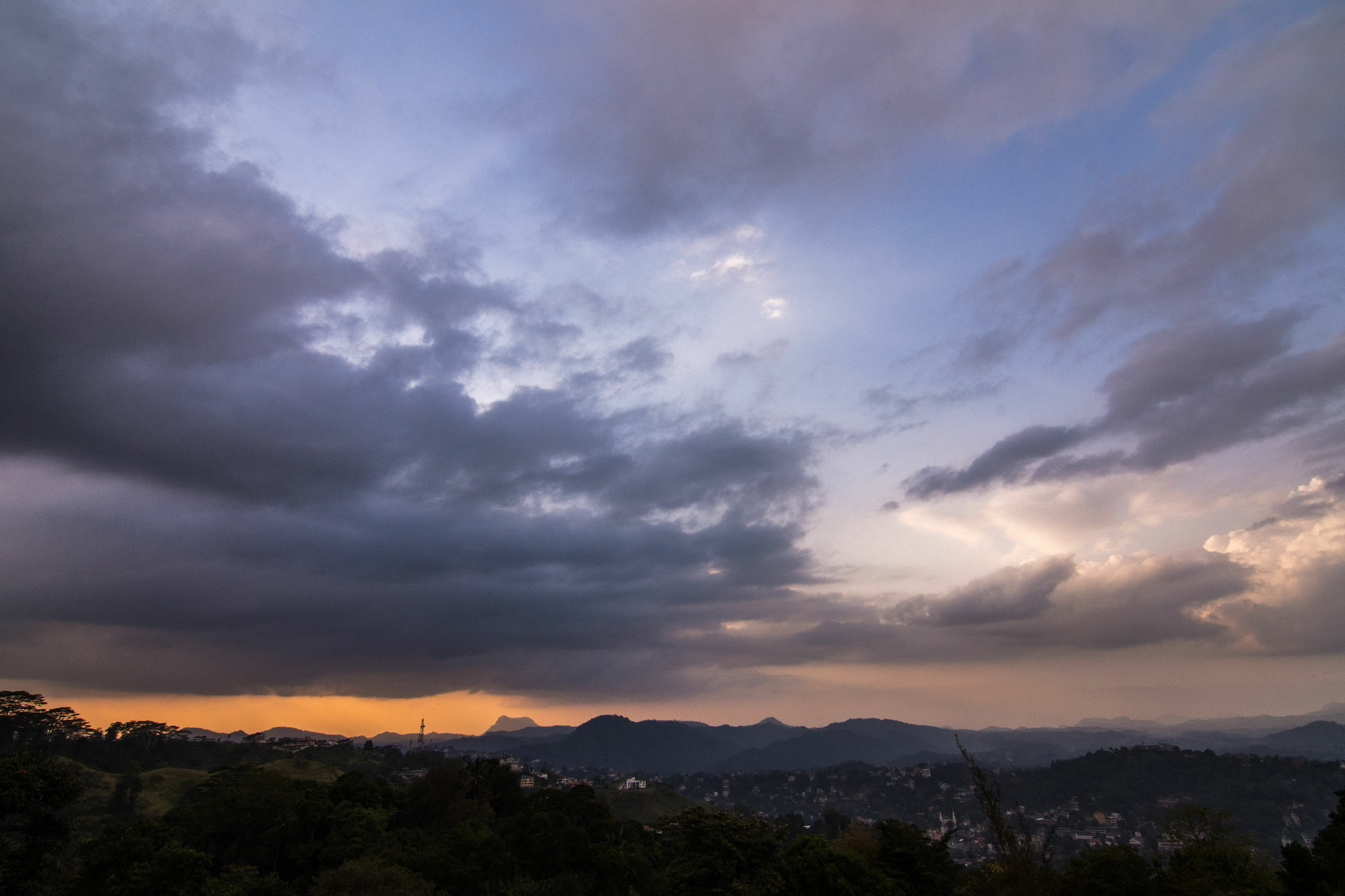 Hotel The Theva Residency Kandy Exteriér fotografie